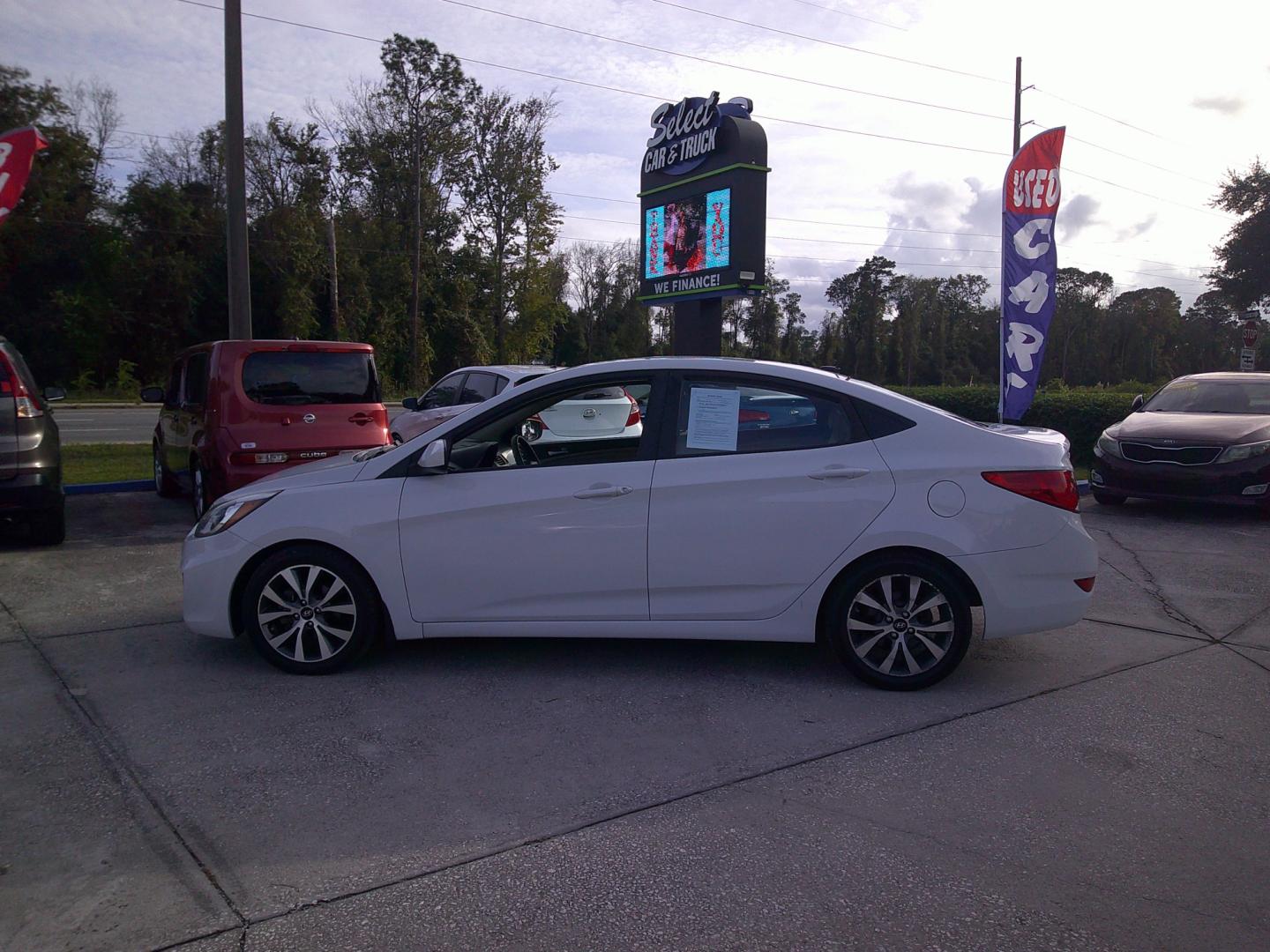2017 WHITE HYUNDAI ACCENT SE (KMHCT4AE5HU) , located at 390 Hansen Avenue, Orange Park, FL, 32065, (904) 276-7933, 30.130497, -81.787529 - Photo#4
